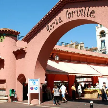 Апартаменты Au Coeur De Forville Канны